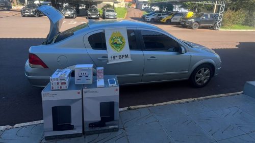 Trio é abordado com eletrônicos e cigarros sem nota fiscal em Toledo; Receita Federal apreende veículo