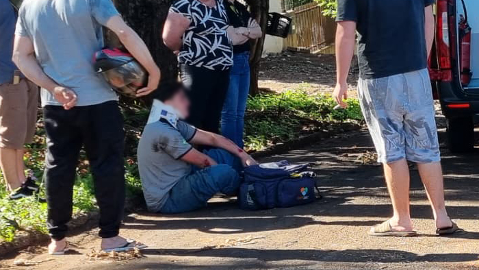 Motociclista fica ferido em colisão entre moto e caminhonete no Bairro Universitário