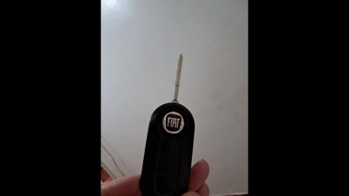 Foi encontrada uma chave de Fiat no bairro Guarujá
