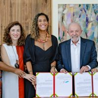 Lula assina 28 decretos para regularizar territórios de quilombolas Imagem referente a Lula assina 28 decretos para regularizar territórios de quilombolas