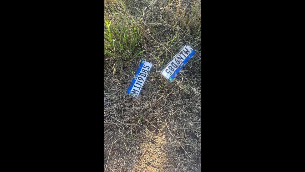Foram encontradas placas de veículos no bairro Esmeralda Foram encontradas placas de veículos no bairro Esmeralda