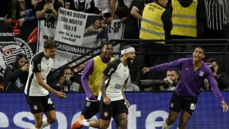 Depay e Yuri Alberto desequilibram e Corinthians vence Majestoso Depay e Yuri Alberto desequilibram e Corinthians vence Majestoso