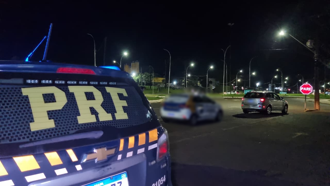 PRF realiza fiscalização de trânsito na marginal da BR-277 em Cascavel PRF realiza fiscalização de trânsito na marginal da BR-277 em Cascavel