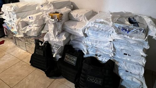 Dois presos e grande carga ilícita apreendida após abordagem na BR-277