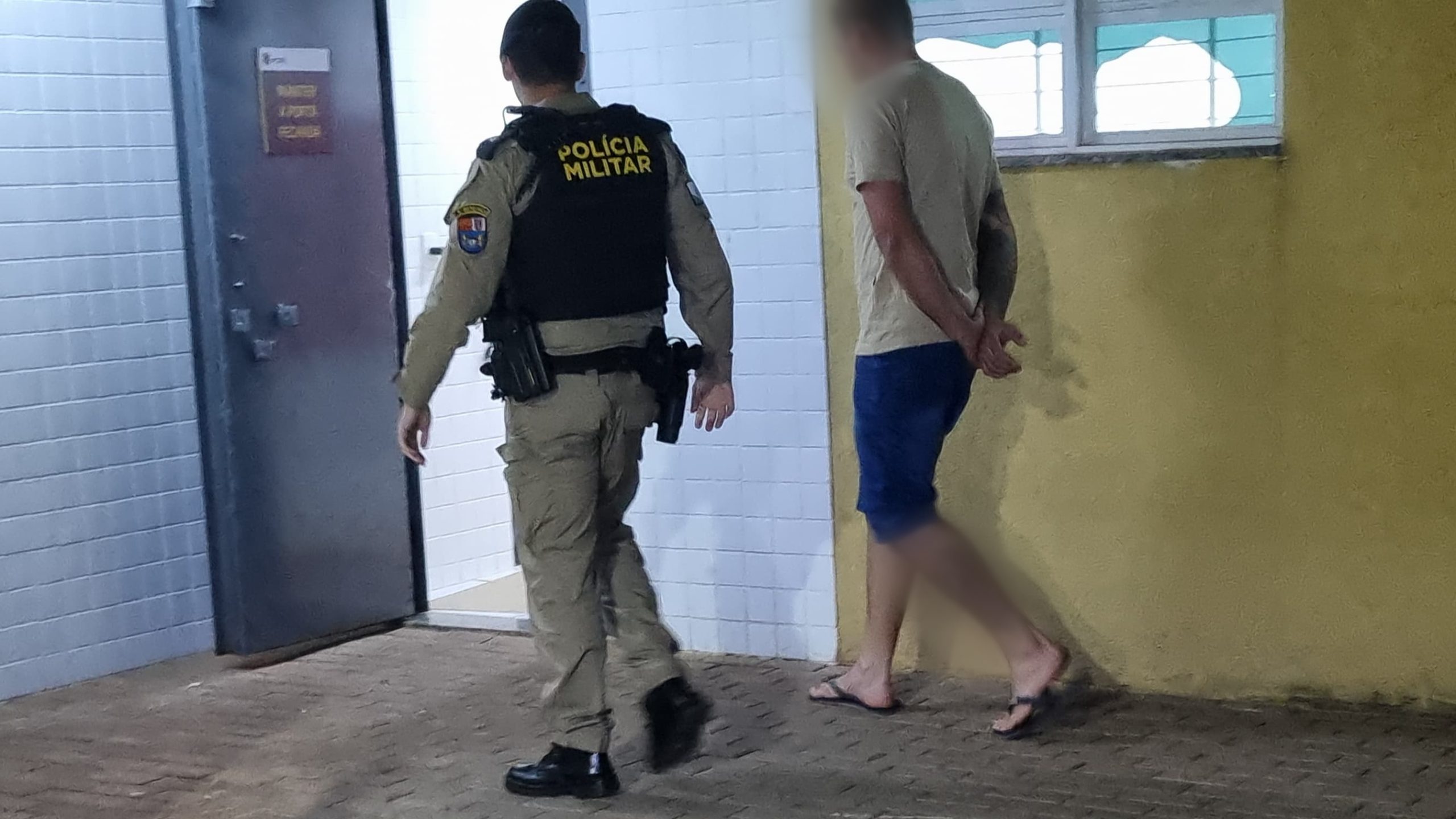Chegou supostamente bêbado, foi cobrado e partiu pra cima: casal vai parar na delegacia Chegou supostamente bêbado, foi cobrado e partiu pra cima: casal vai parar na delegacia