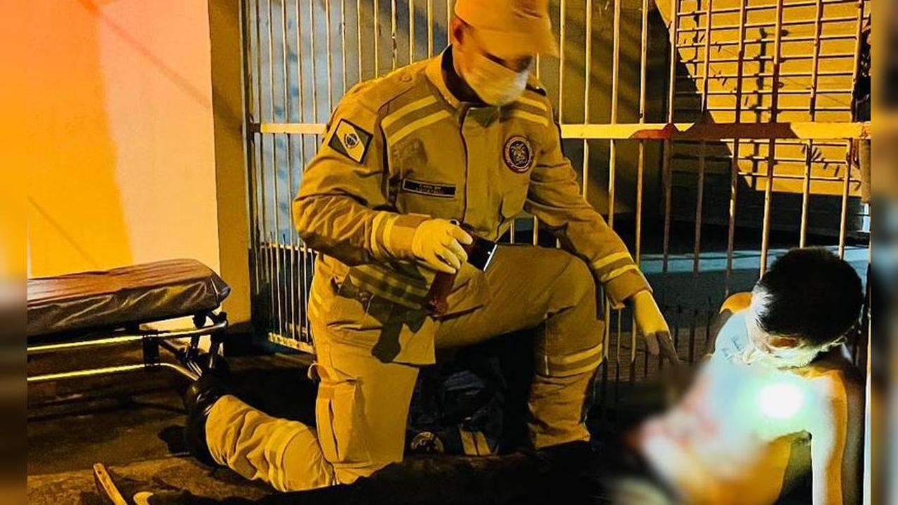 Briga termina em morte: homem é esfaqueado e morre antes de chegar ao hospital Imagem referente a Briga termina em morte: homem é esfaqueado e morre antes de chegar ao hospital