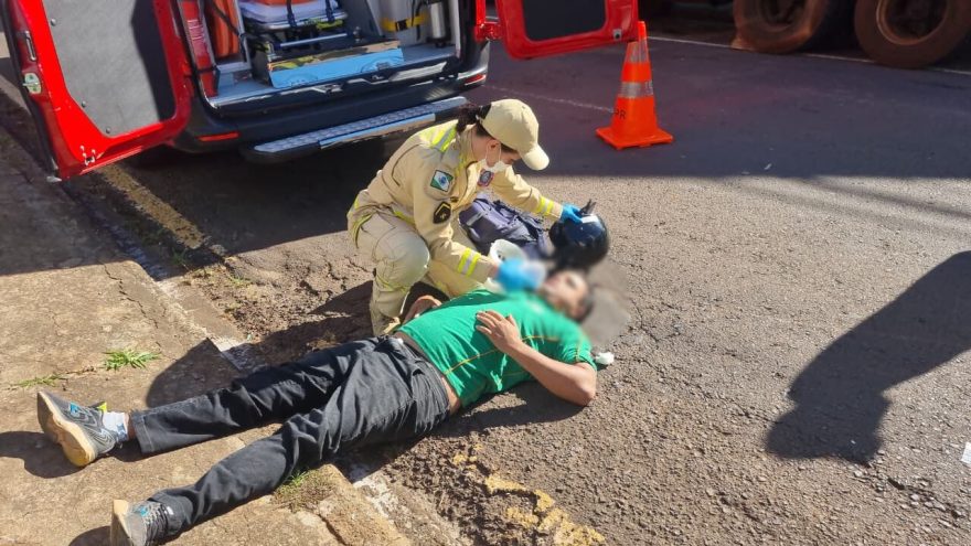 Homem fica ferido após colisão entre motos na Rua Nereu Ramos