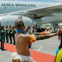 Lula desembarca na África do Sul para participar da Cúpula do G20 Imagem referente a Lula desembarca na África do Sul para participar da Cúpula do G20