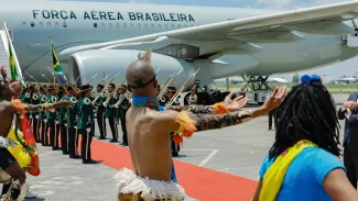 Lula desembarca na África do Sul para participar da Cúpula do G20 Lula desembarca na África do Sul para participar da Cúpula do G20