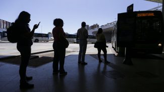 Nove em cada 10 mulheres já sofreram violência ao se deslocar à noite Nove em cada 10 mulheres já sofreram violência ao se deslocar à noite