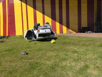 Jovem escapa da morte após carro despencar de ponte no Uberaba