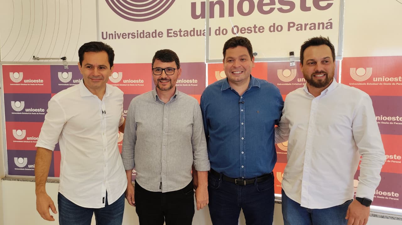 Time da Unioeste recebe homenagem por tirar projetos do papel e possibilitar investimentos no Oeste