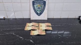 Idoso tenta passar notas falsas em supermercado e é detido pela GM