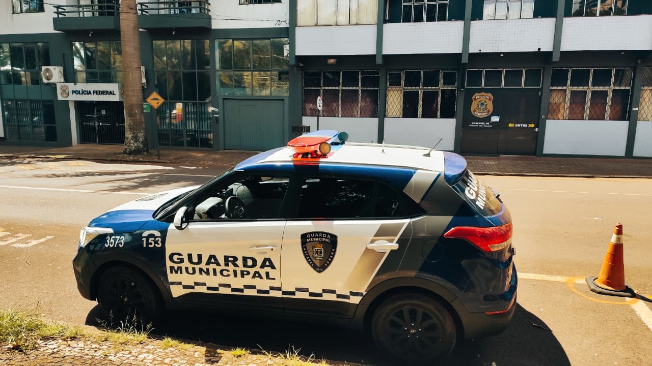 Idoso preso com dinheiro falso em supermercado é levado para PF Idoso preso com dinheiro falso em supermercado é levado para PF