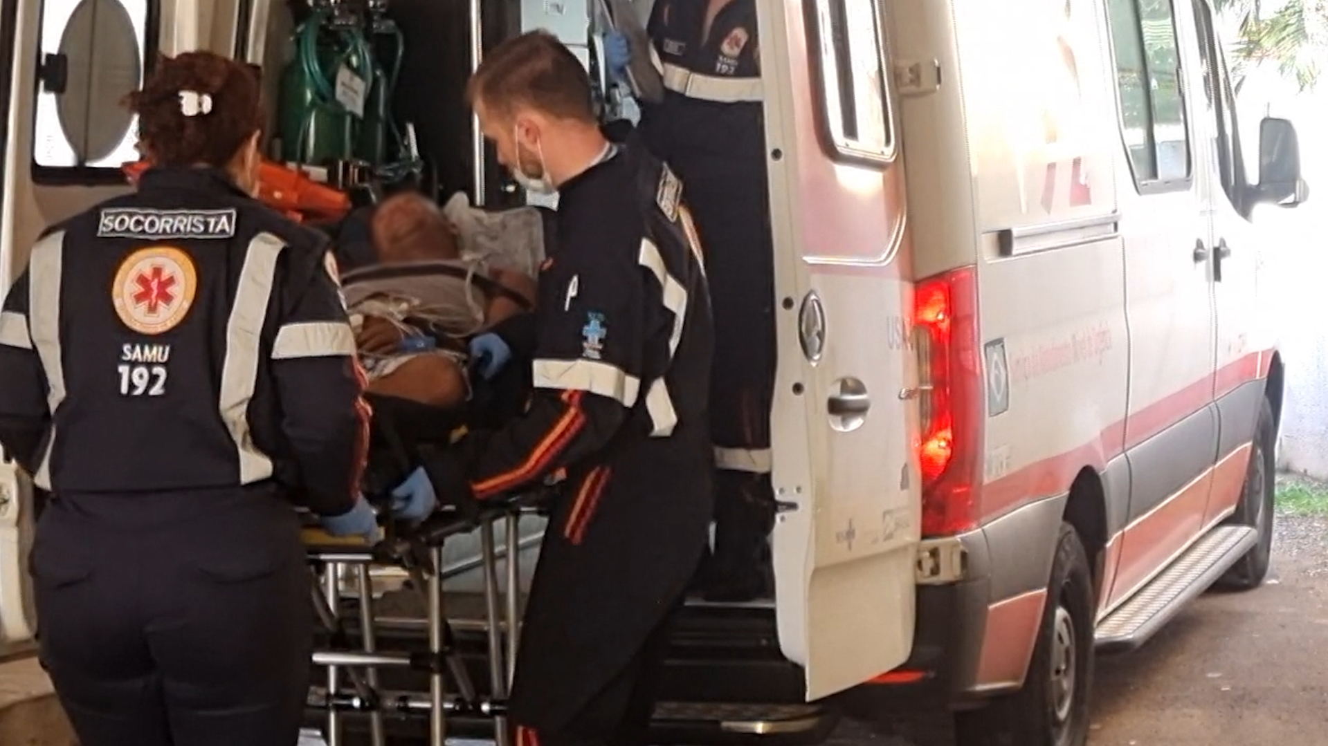 Homem sofre choque elétrico ao manusear disjuntor e é socorrido pelo Samu no Santo Onofre Homem sofre choque elétrico ao manusear disjuntor e é socorrido pelo Samu no Santo Onofre