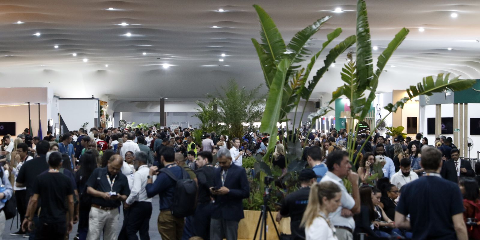 A poucas horas do fim da COP30, negociações prosseguem em Belém A poucas horas do fim da COP30, negociações prosseguem em Belém