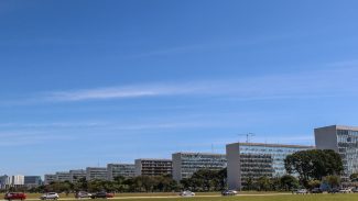 Governo reduz para R$ 7,7 bi congelamento de despesas no Orçamento Governo reduz para R$ 7,7 bi congelamento de despesas no Orçamento