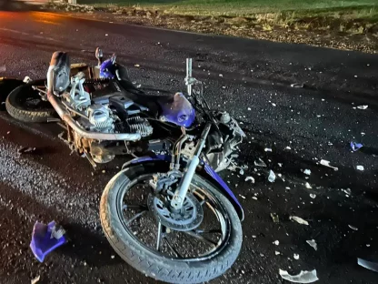 Homem morre em acidente entre moto e retroescavadeira na PR-281 em Santa Izabel do Oeste