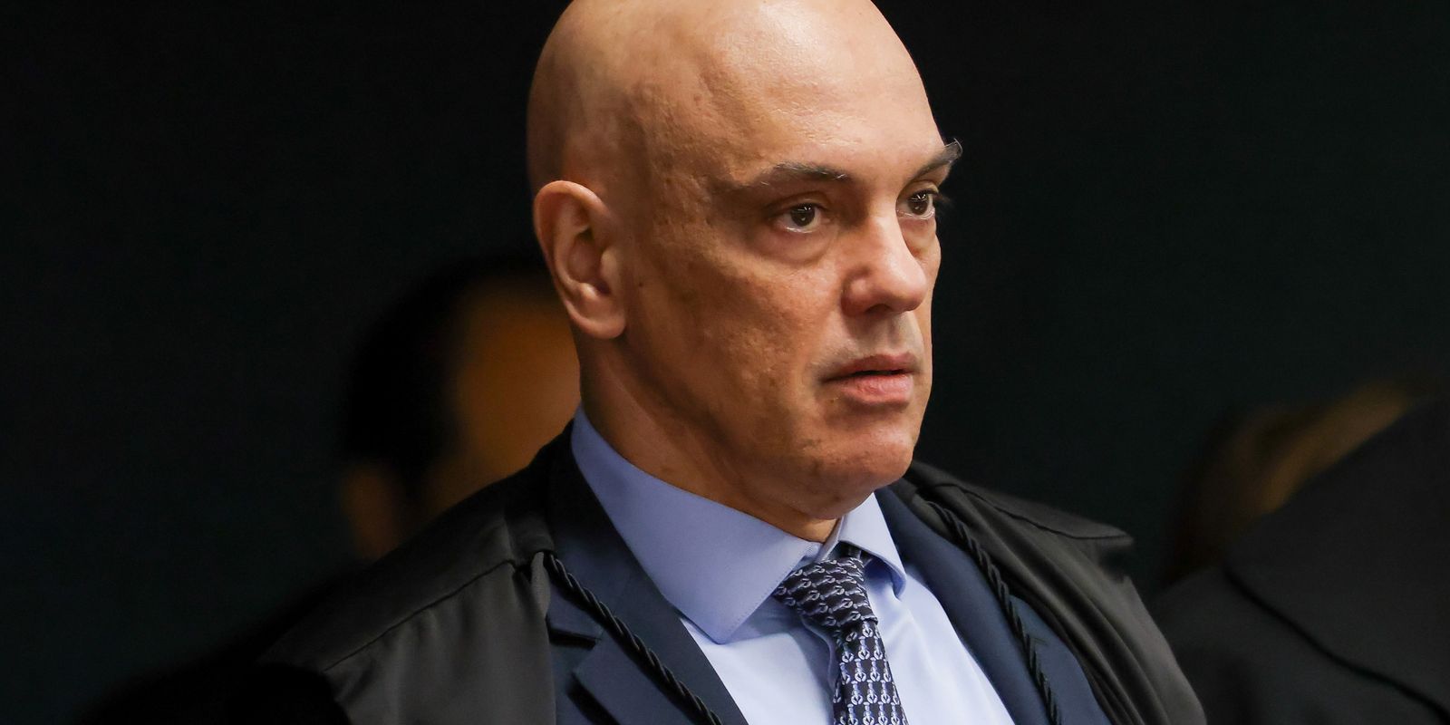Em decisão, Moraes cita "eventual tentativa de fuga" de Bolsonaro Em decisão, Moraes cita "eventual tentativa de fuga" de Bolsonaro