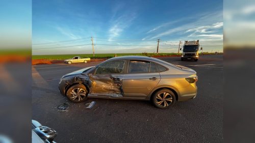 Colisão transversal deixa duas passageiras feridas na PR 182 em Palotina