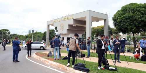 Imprensa mundial noticia a prisão do ex-presidente Jair Bolsonaro Imprensa mundial noticia a prisão do ex-presidente Jair Bolsonaro