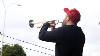Manifestantes favoráveis e contrários a Bolsonaro fazem atos na PF Manifestantes favoráveis e contrários a Bolsonaro fazem atos na PF
