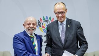 Após mal-estar sobre críticas a Belém, Lula se reúne com premiê alemão Após mal-estar sobre críticas a Belém, Lula se reúne com premiê alemão