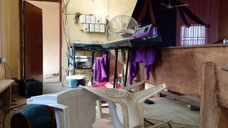 Mais de 300 pessoas são levadas de escola na Nigéria Mais de 300 pessoas são levadas de escola na Nigéria