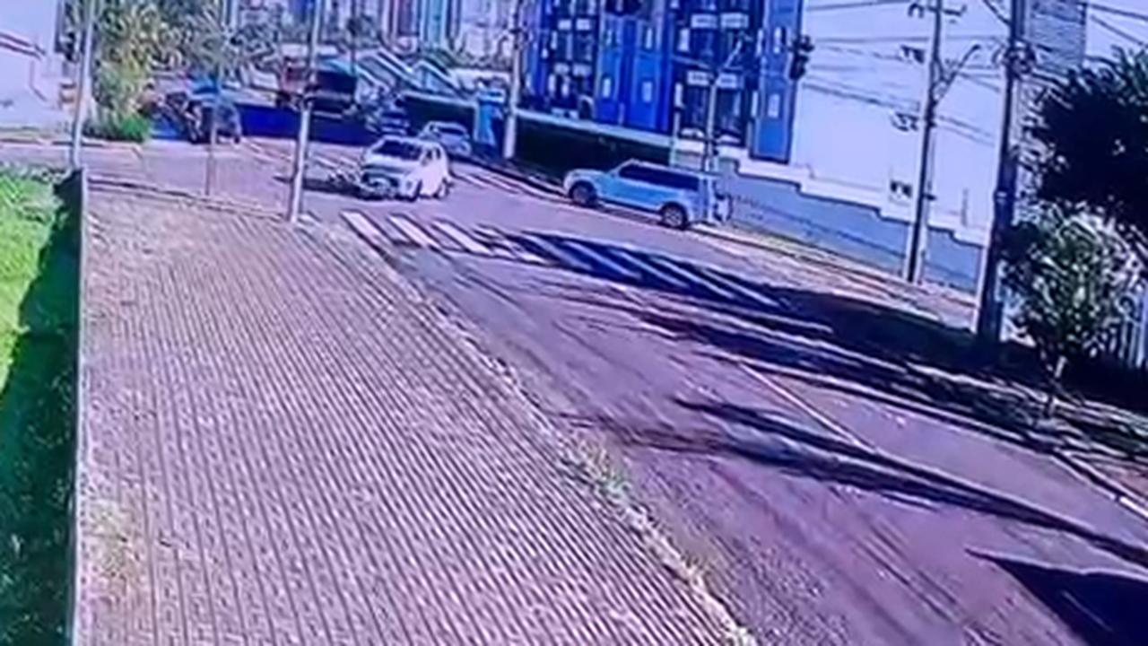Imagens revelam como ocorreu o grave acidente de trânsito no Bairro Country