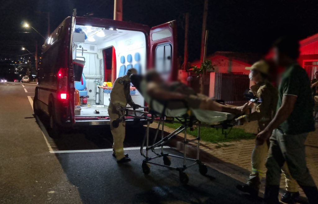 Idosa de 75 é socorrida após sofrer mal estar decorrente de uma queda no Periolo