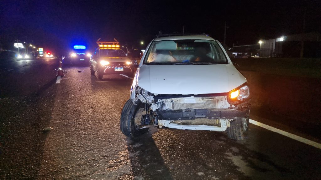 Motorista de 23 anos capota Saveiro na BR-277 próximo à Expovel