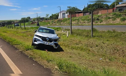 Carro capota durante a madrugada na BR-376 em Apucarana