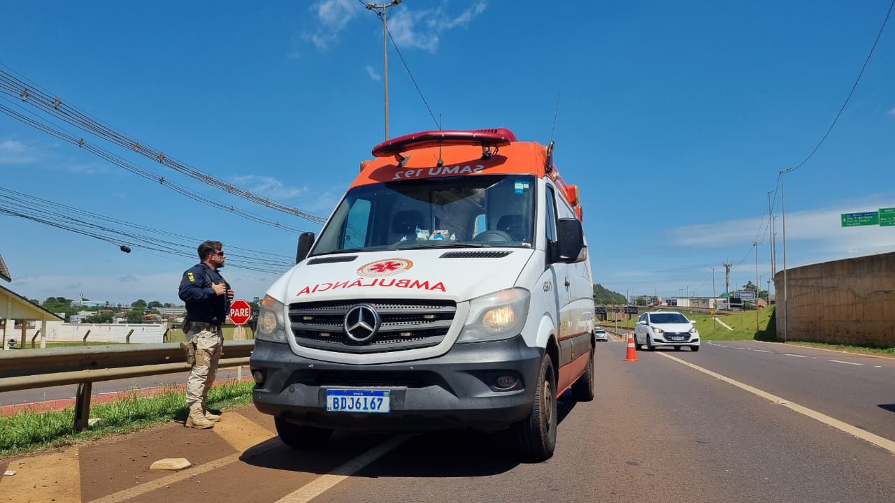 Mulher em surto tenta se jogar nos carros na BR-277 em Cascavel