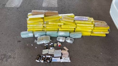 PRF encontra mais de 80 kg de drogas e centenas de anabolizantes em fundo falso de veículo na BR-376, em Mandaguari