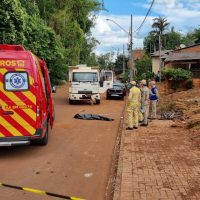 Imagem referente a Ciclista morre após ser atingido por caminhão no bairro 14 de Novembro, em Cascavel