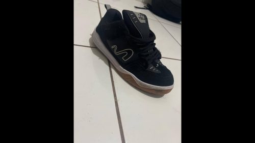 Foi perdido tênis no Centro