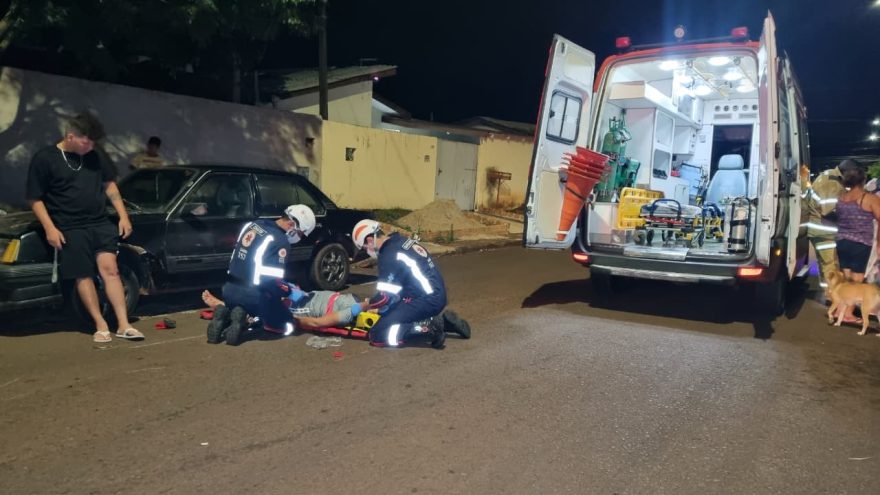 Mulher sofre fratura exposta após ser atingida por moto em Cascavel