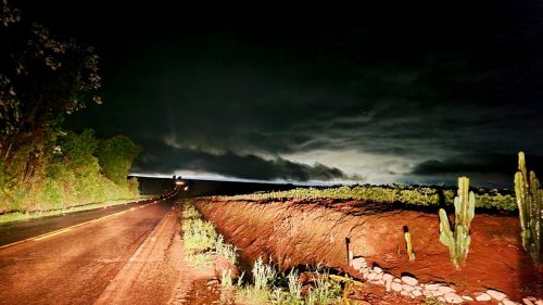 Nuvens assustadoras chamam atenção e chuva rápida marca o domingo em Cascavel