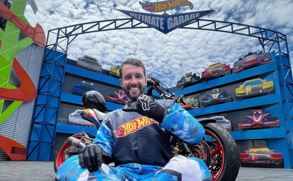 Quem era o piloto de moto que morreu durante apresentação no Beto Carrero?