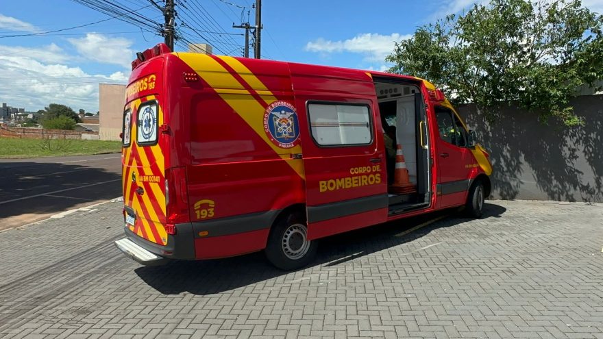 Homem tem perfurações nas pernas após se atacado por cachorro na Rua Erechim