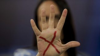 Caminhos da Reportagem traz mulheres que romperam violência doméstica