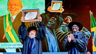 Lula recebe título de doutor honoris causa em Moçambique Lula recebe título de doutor honoris causa em Moçambique