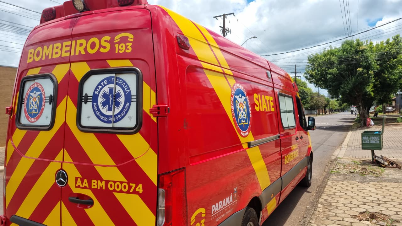 Bombeiros atendem vítima de ataque de animal na Rua Paraná, no Coqueiral