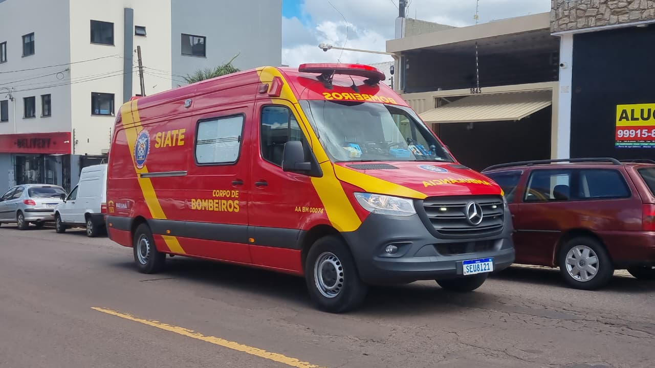 Homem cai de escada no Centro de Cascavel e é levado com ferimentos para a UPA