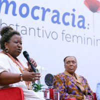 Macaé Evaristo estimula mulheres a disputar espaço em todos os lugares Imagem referente a Macaé Evaristo estimula mulheres a disputar espaço em todos os lugares