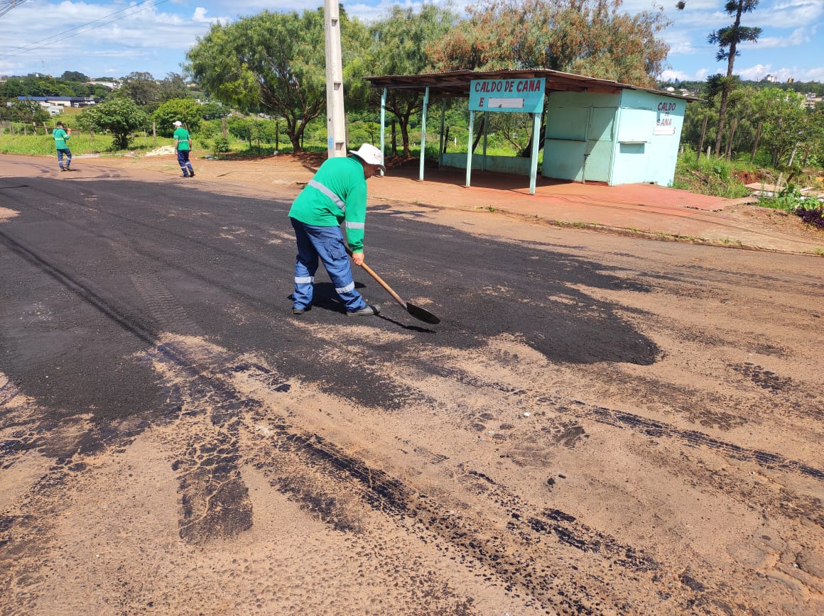 Prefeitura usa quase 300 toneladas de massa asfáltica e realiza operação tapa-buracos em bairros de Cascavel