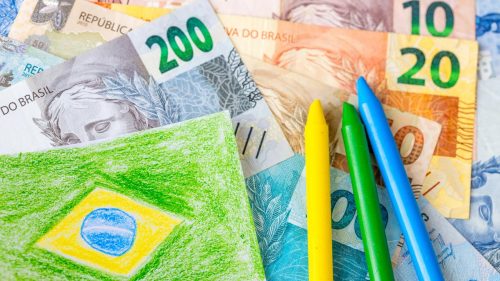 Empresa contratada para gerenciar escolas públicas do PR recebe aumento de R$ 16 milhões
