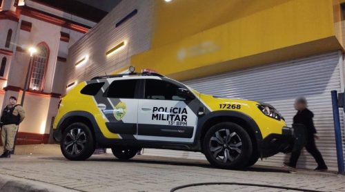 Tiroteio em frente a colégio deixa aluna de 13 anos ferida; Motivação seria briga por futebol