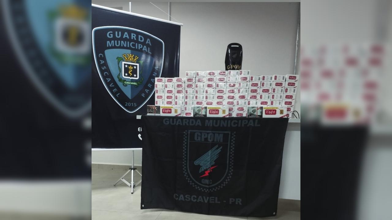 GPOM apreende 100 maços de cigarro paraguaio com passageira na Rodoviária de Cascavel GPOM apreende 100 maços de cigarro paraguaio com passageira na Rodoviária de Cascavel