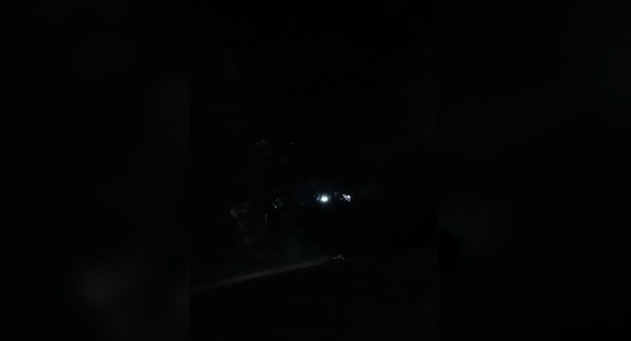 Moradora reclama da falta de luz na Rua Panorama, no Bairro Universitário